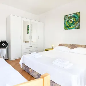  Apartment Dionis